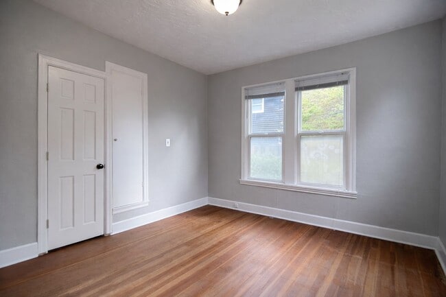 Building Photo - 309 W McLoughlin Blvd