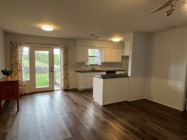 Building Photo - 8834 Sandcastle Ct