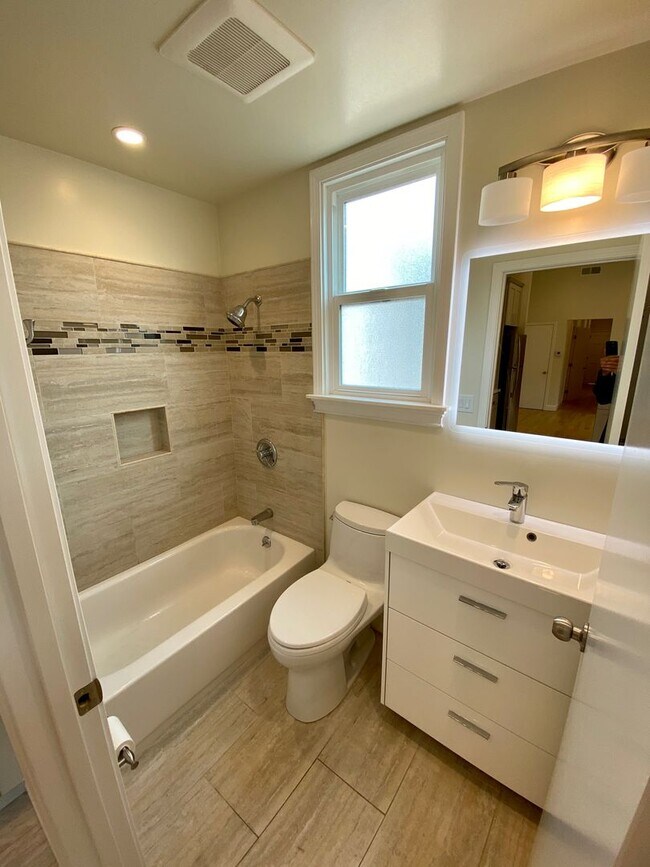 Building Photo - RENOVATED 2BD/1.5BA. Dishwasher! LAUNDRY I...