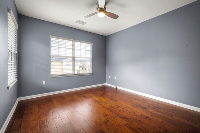 Building Photo - End unit townhome in The Cottages at Oakleaf Plantation
