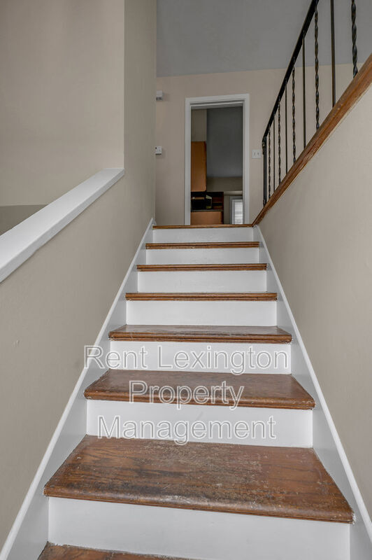 Building Photo - 833 Malabu Dr