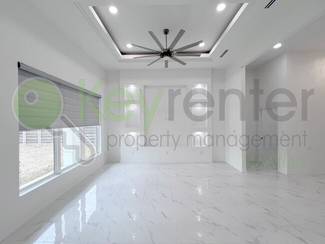 Building Photo - Stunning - 3 b/2.5 bath Home - Don't Miss Out!