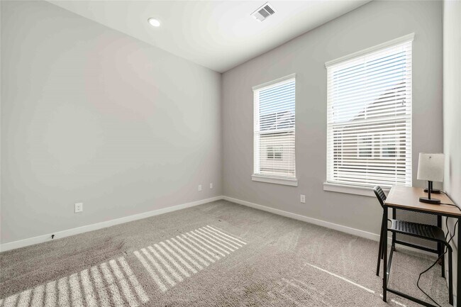 Building Photo - 6713 Parker Grv Ln