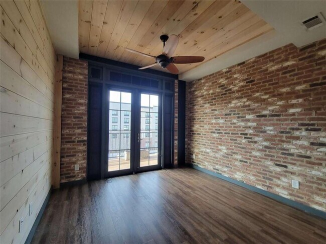 Building Photo - 550 E Main St