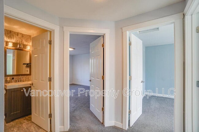 Building Photo - 5611 NE 48th Ave