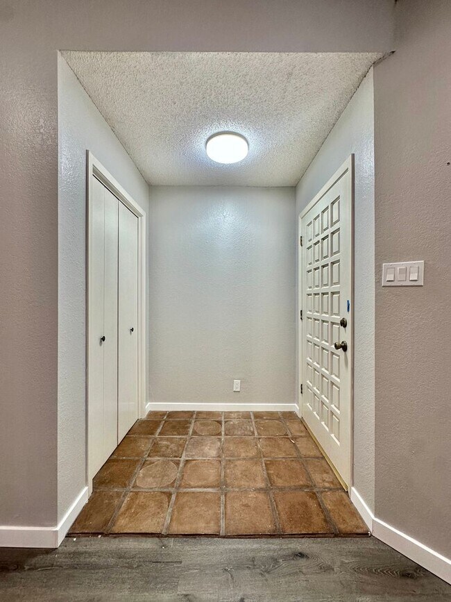 Building Photo - NOW AVAILABLE - 2-Bedroom 2-Bathroom Condo + Clubhouse/Pool/River Access