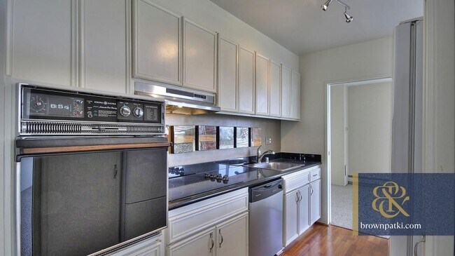 Building Photo - 1200 Gough St