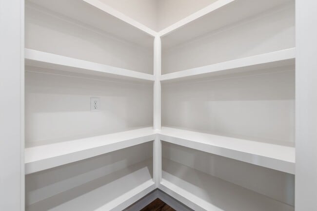 Building Photo - 2121 E Elk Rdg Ave