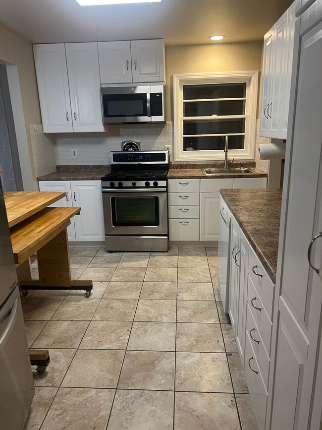 Building Photo - 810 Ashton St