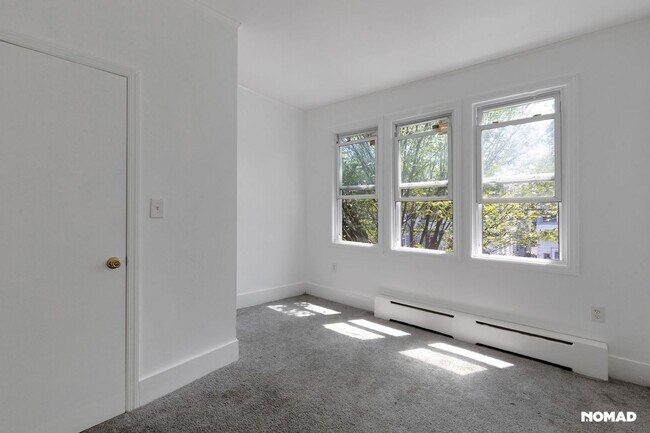 Building Photo - Spacious 4BR Apartment in Newark