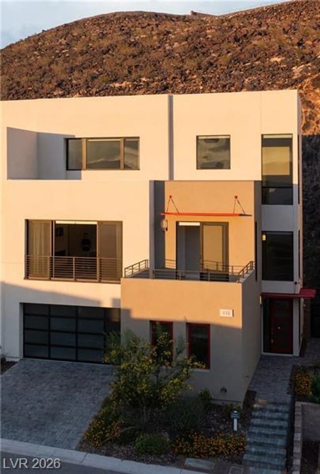 Building Photo - Modern Tri-Story Home in McDonald Highlands