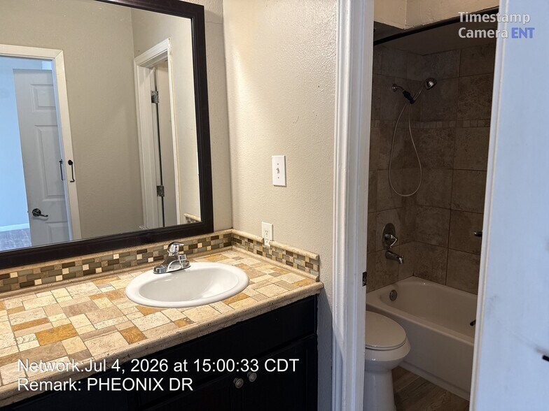Building Photo - 5815 Phoenix Dr