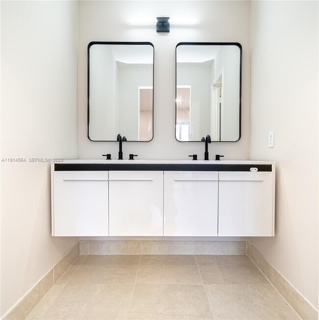 Building Photo - 1592 Salerno Cir