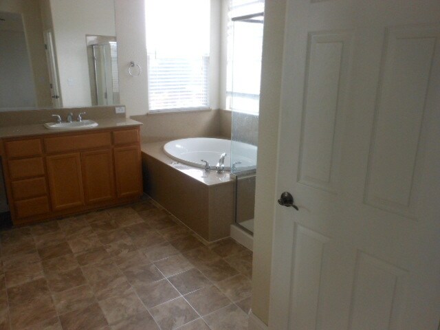 Building Photo - Rose Garden 4 Bed, 3 Bath Discounted at $3...