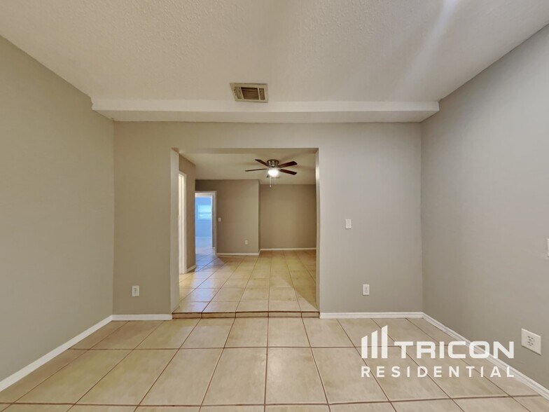 Building Photo - 5025 33rd Terrace N