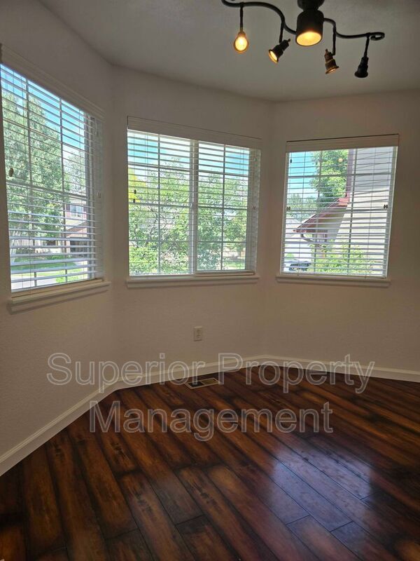 Building Photo - 521 Kim Dr