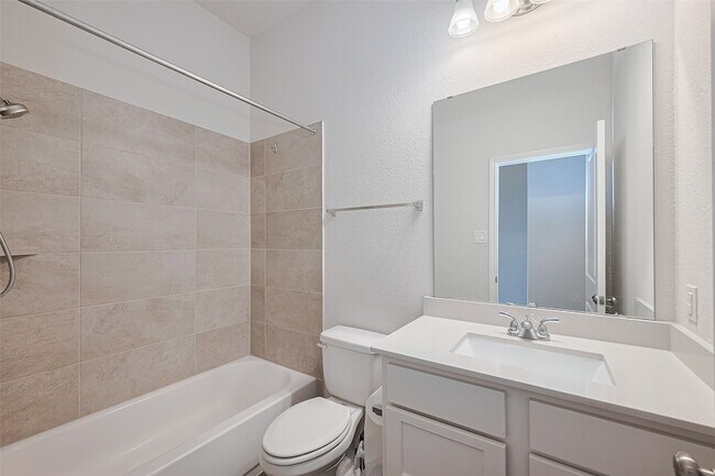 Building Photo - 6906 Montclair Colony Trl