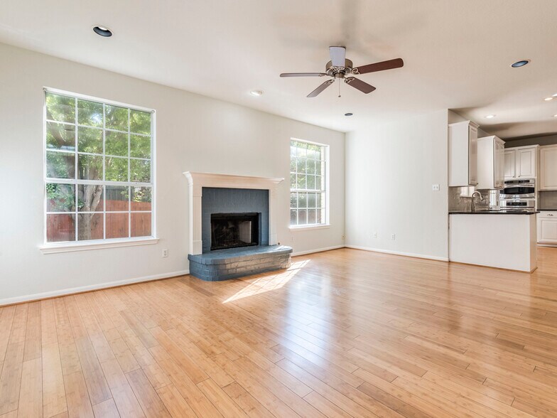 Building Photo - 6911 Gentle Oak Dr