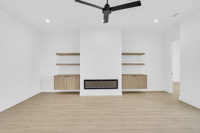 Building Photo - 1711 Nomas St