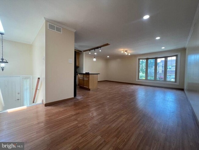 Building Photo - 10237 Dedaker St