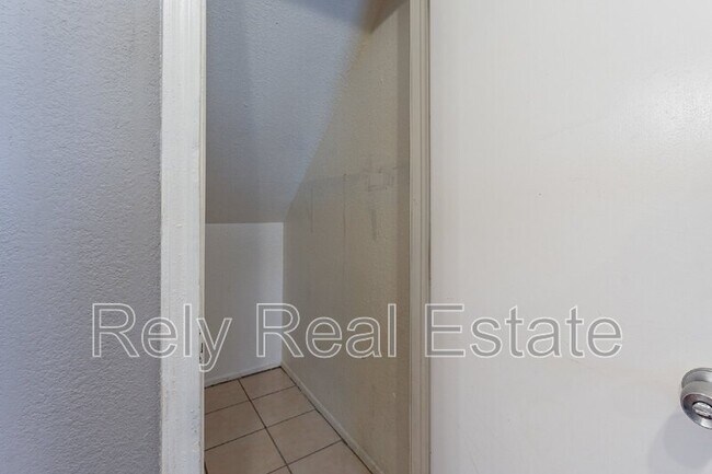 Building Photo - 12740 W Amy Dr