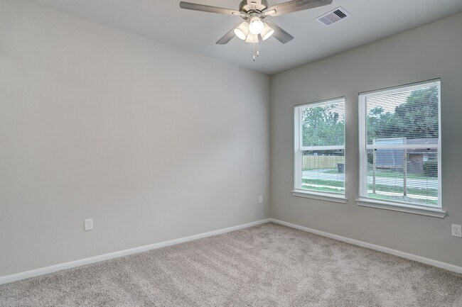 Building Photo - 725 W Foley St