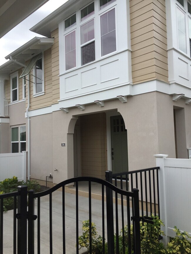 Building Photo - Lei Pauku - 3/2.5 bath Golf Course View