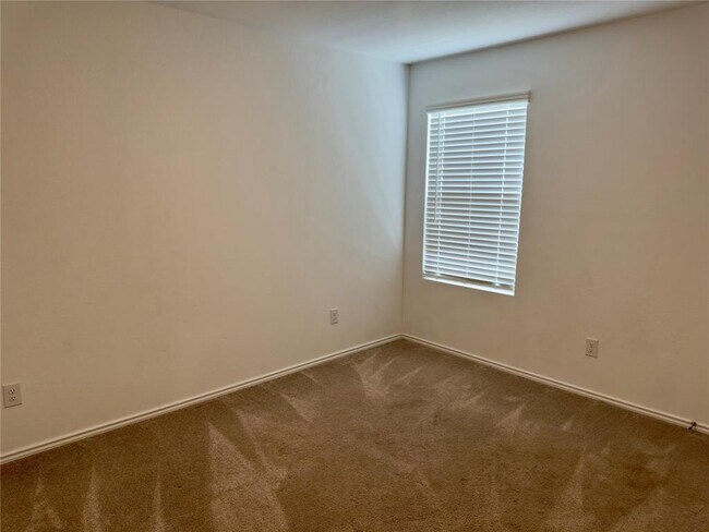 Building Photo - 510 Sunray Dr