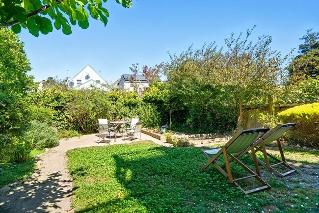 Building Photo - 438 30th St