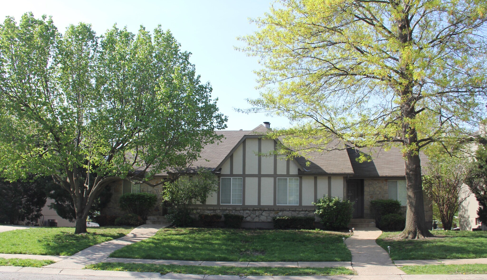 Building Photo - 1312 NW Village Dr