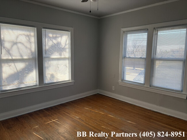 Building Photo - 2011 E 12th Pl