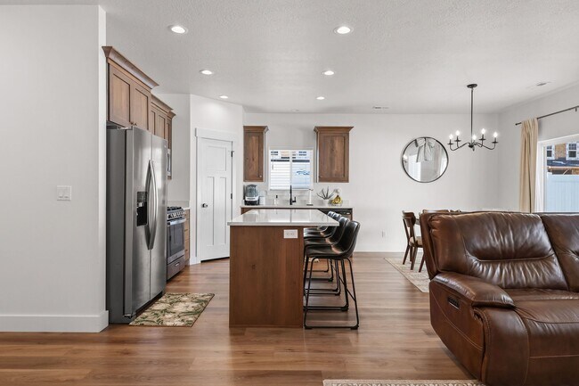 Building Photo - 252 W 800 S