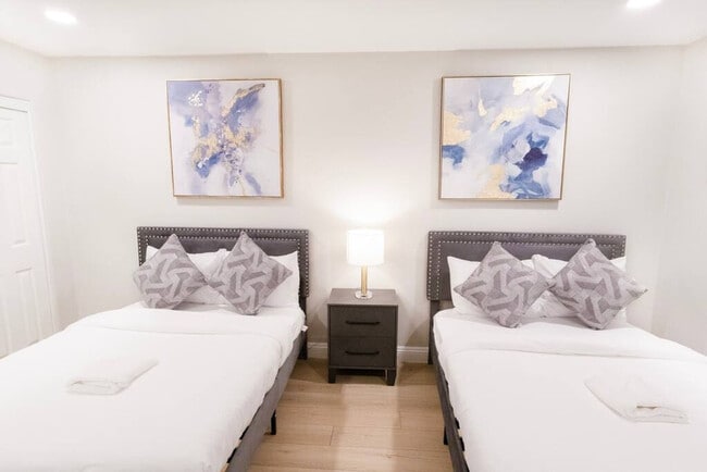 Building Photo - 8356 Adams St