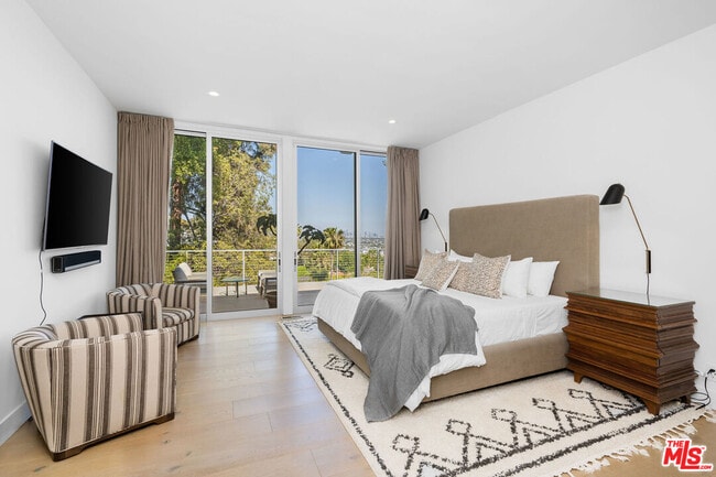 Building Photo - 9260 Cordell Dr