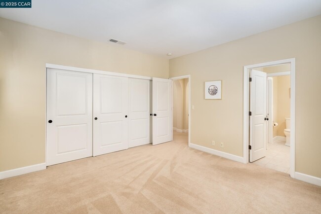Building Photo - 2240 Britannia Dr