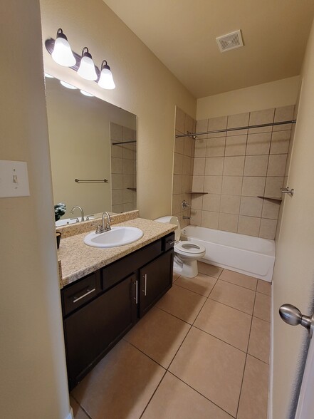Hallway Bath - 1204 Cavalry Lane