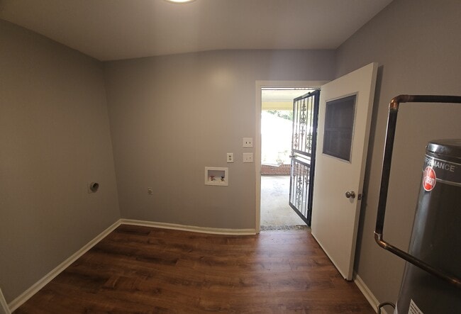 Building Photo - 5418 Planter Ct