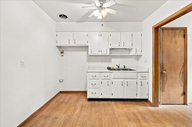 Building Photo - 5420 N Sadlier Dr