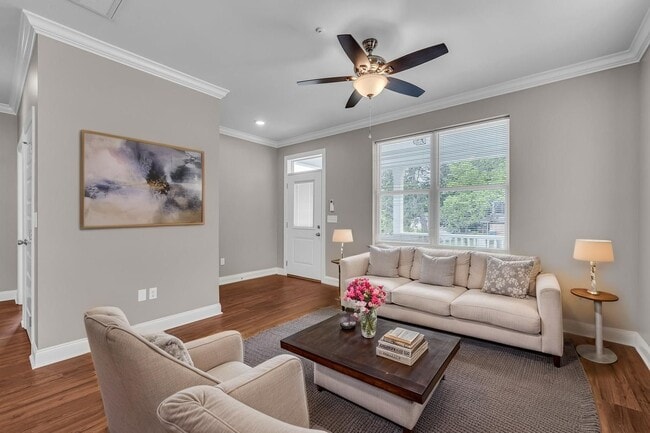 Building Photo - 702 Moore St