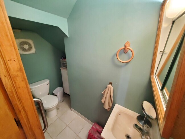 Building Photo - AVAILABLE May 2026 - Wonderful 4 Bedroom House - 2 Car Garage