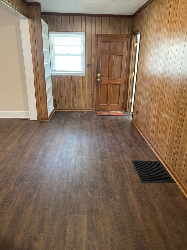 Building Photo - 3 Bedroom RANCH!! ***$200 FREE GROCERIES***