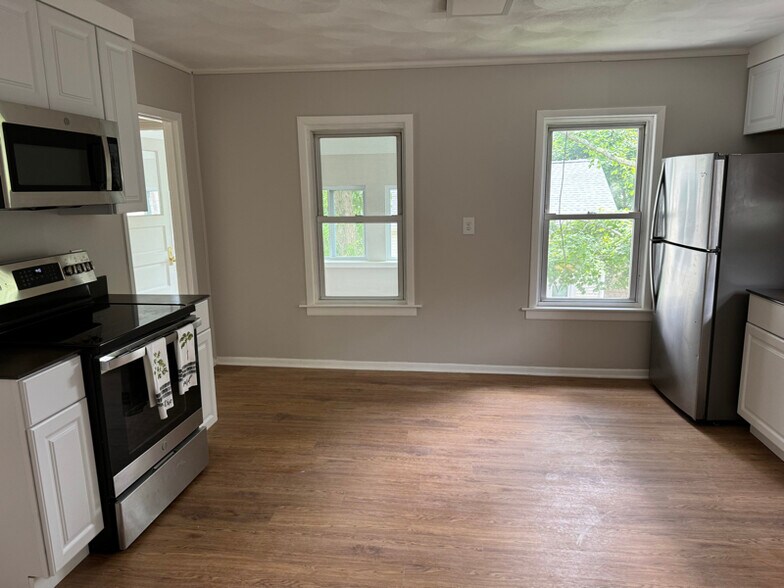 Building Photo - 3 Eastman St