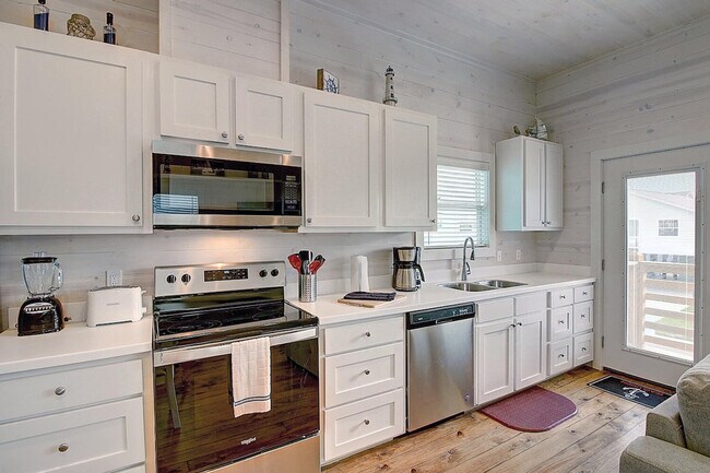 Building Photo - 1924 Eleventh St