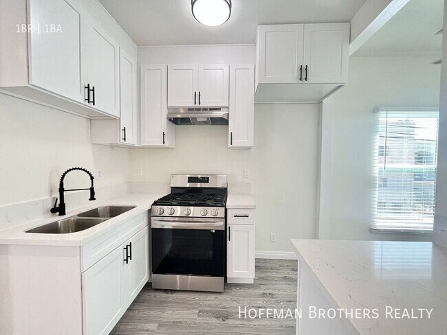 Building Photo - 404 N Coronado St