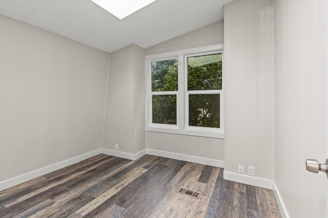 Building Photo - Updated 3 bed Bonney Lake home on dead end street