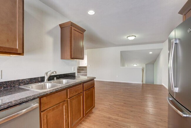 Building Photo - 434 Hanson Rd