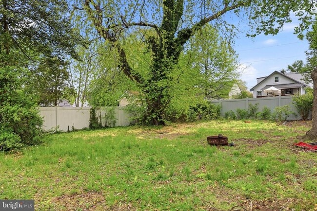 Building Photo - 334 N Oakland Ave