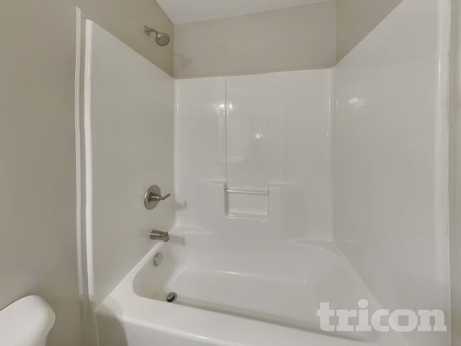 Building Photo - 542 Magnolia Dr