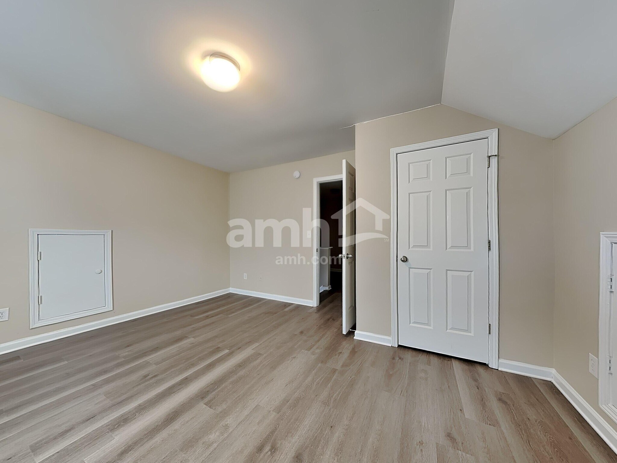 Building Photo - 216 Haywood Ln