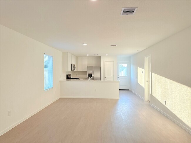 Building Photo - 6831 Flowering Ginger Ln